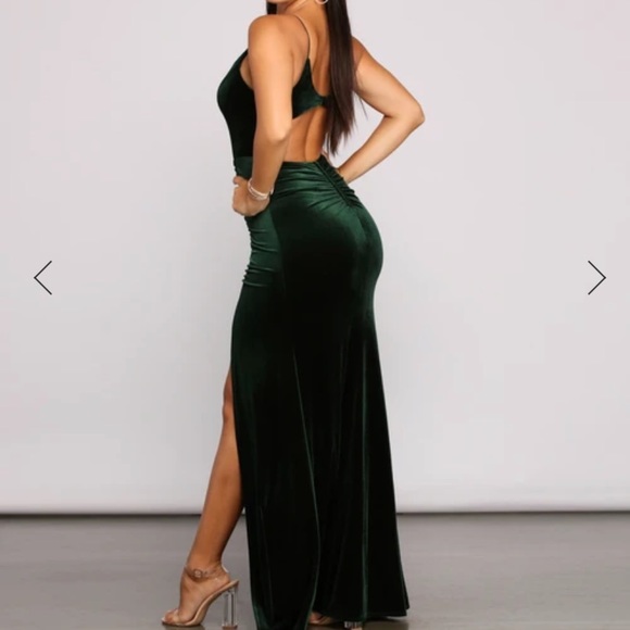 Dark green suede gown - Picture 1 of 2